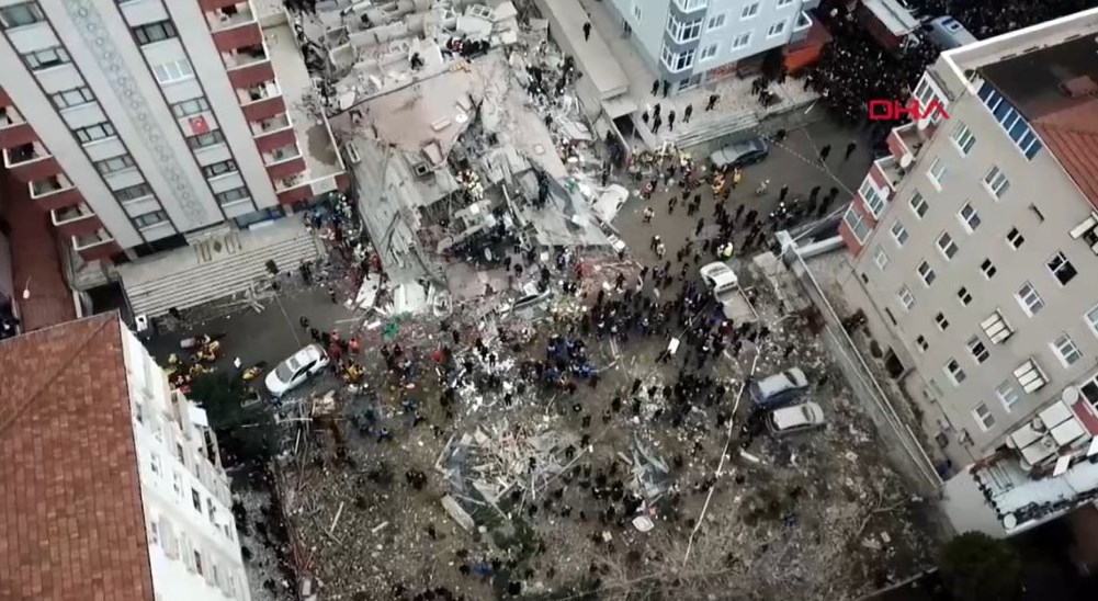 Κατάρρευση κτιρίου στην Κωνσταντινούπολη: Στην περιοχή Μάλτεπε (pics&vid)
