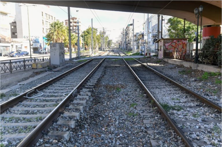 Σύγκρουση τρένου με ΙΧ: Ένας τραυματίας (pic)
