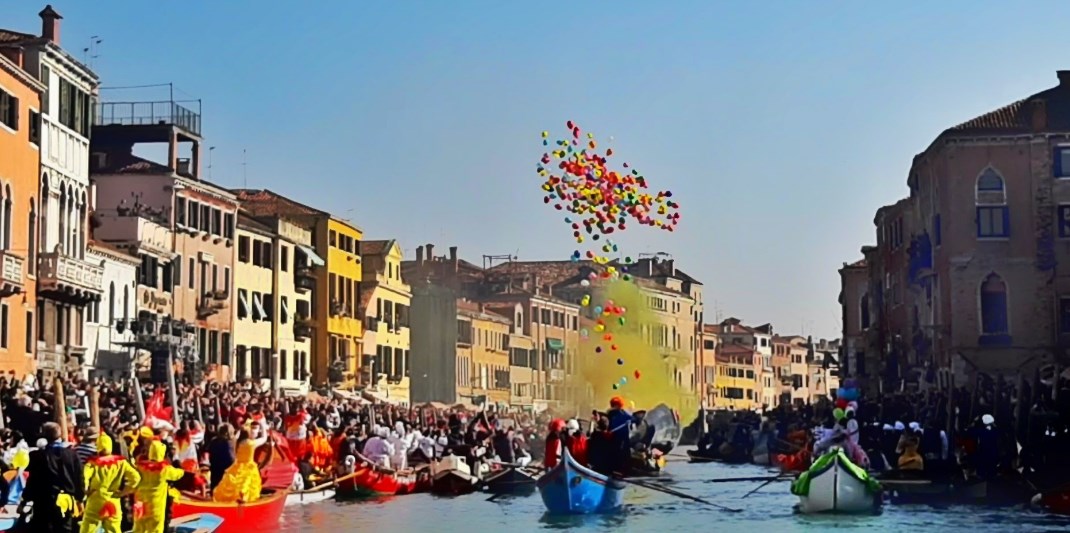 Καρναβάλι Βενετία: Εντυπωσιακές εικόνες από τη γιορτή (pics&vids)