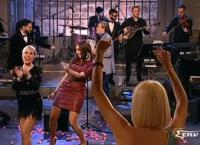 Στην υγειά μας ρε παιδιά: Χαραλαμπίδου και Κωστάκη αναστάτωσαν κόσμο με το τσιφτετέλι τους (vid)