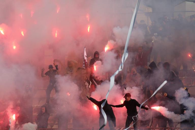 Προοδευτική – Ιωνικός: Με καθυστέρηση 22 λεπτών η «σέντρα» – Στο νοσοκομείο οπαδός