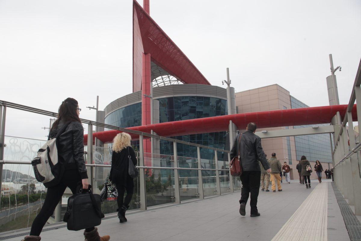 The Mall: Μυστήριο με την γυναίκα που έπεσε στο κενό
