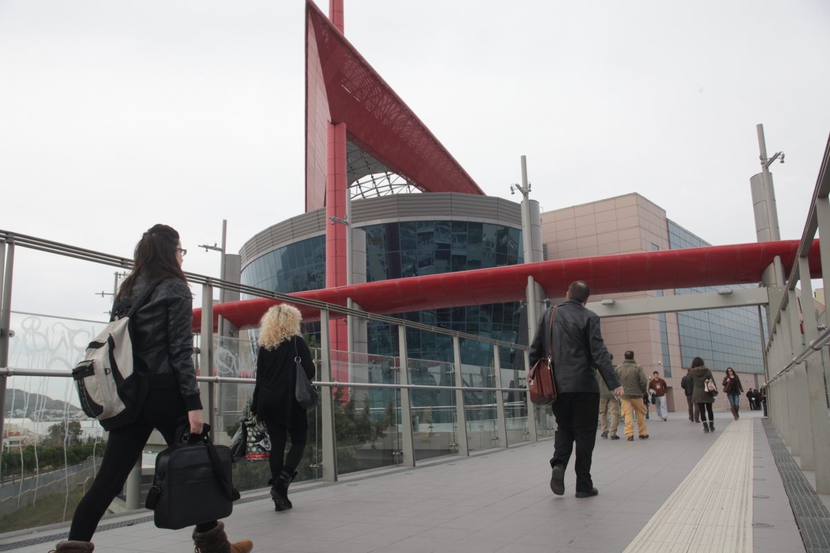 The Mall: Μυστήριο με την γυναίκα που έπεσε στο κενό