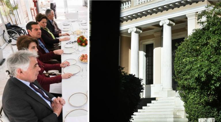 Ευρωεκλογές 2019: Το τραπέζι του Τσίπρα στους ευρωβουλευτές στη βεράντα του Μαξίμου (pics)