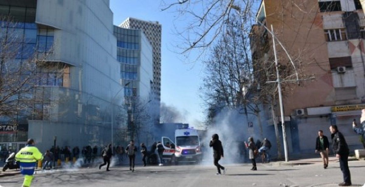 Αλβανία συμπλοκές: Στην συγκέντρωση οπαδών της αντιπολίτευσης στα Τίρανα