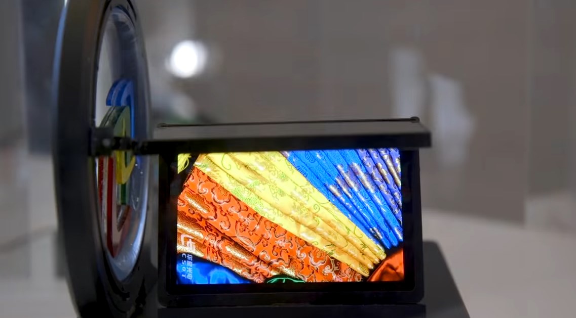 Αναδιπλούμενες συσκευές: Κινητά και τηλεοράσεις τυλίγονται σαν μία κόλλα χαρτί (vids)