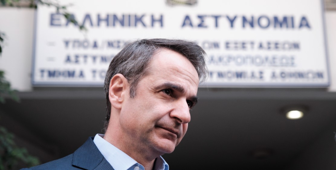 Επίσκεψη Μητσοτάκη στο Α.Τ. Ακροπόλεως: Καμία απολύτως ανοχή στη βία