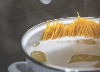 Νερό Μακαρόνια: Γιατί δεν πρέπει να πετάμε το νερό που βράζουμε τα μακαρόνια