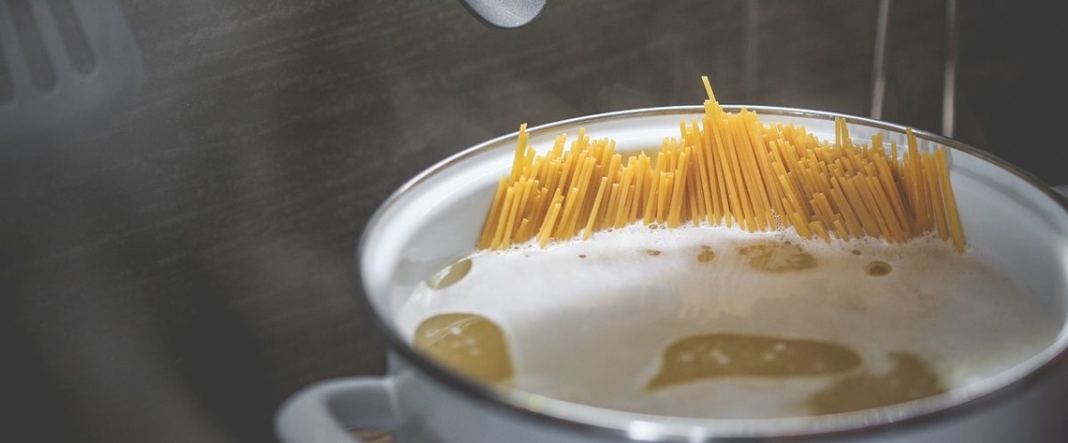 Νερό Μακαρόνια: Γιατί δεν πρέπει να πετάμε το νερό που βράζουμε τα μακαρόνια