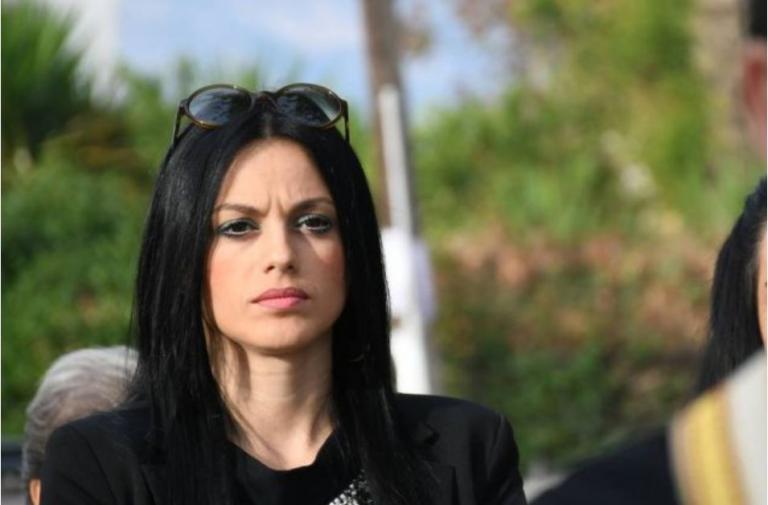 Πέτρα του σκανδάλου: Η μελαχρινή δημοτική σύμβουλος που έκανε άνω κάτω το Άργος