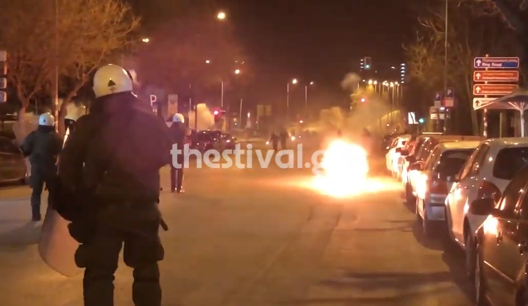 Θεσσαλονίκη: Νύχτα επεισοδίων με μολότοφ και χημικά (pics&vids)