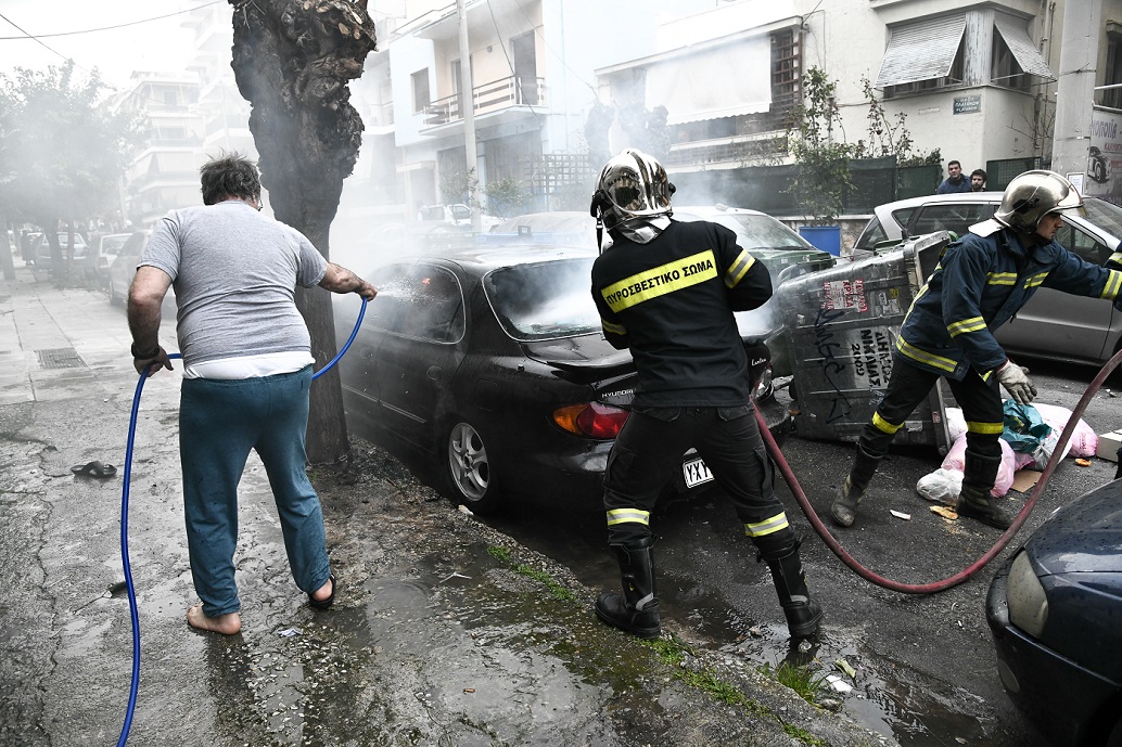 Ιωνικός – Προοδευτική: Επεισόδια και μολότοφ στη Νίκαια (pics&vid)