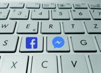 Facebook: Τι είναι το “αντιεμβολιαστικό κίνημα” που του ξεκίνησε πόλεμο