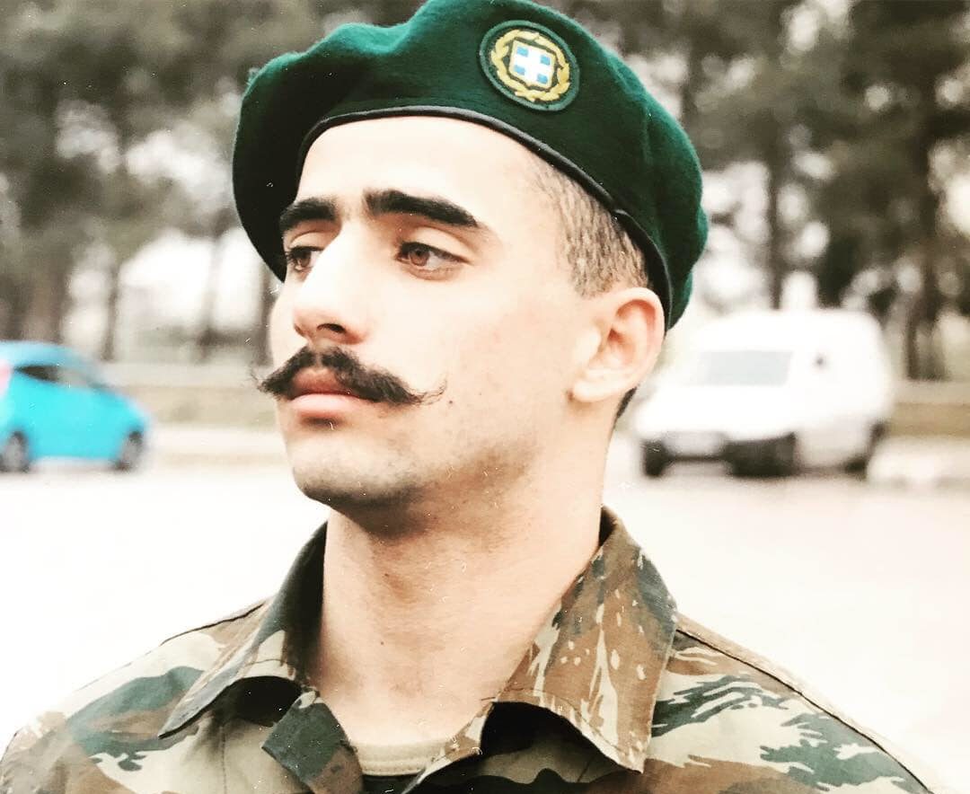 Αλεξιπτωτιστής για το “Μακεδονία ξακουστή”: Δεν ντρόπιασα κανέναν – Η απάντησή του