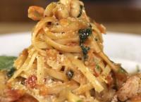 Γαριδομακαρονάδα: Μια απολαυστική συνταγή από τον Άκη Πετρετζίκη