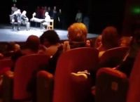 Θεσσαλονίκη: Μέλη του “Ιερού Λόχου” διακόπτουν θεατρική παράσταση (vid)