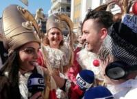 Καρναβάλι 2019: Της έκανε πρόταση γάμου στο Πατρινό Καρναβάλι (vid)