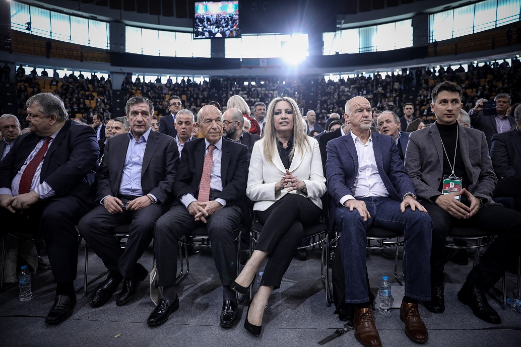 Συνέδριο ΚΙΝΑΛ: Το στιγμιότυπο Παπανδρέου – Βενιζέλου που συζητήθηκε πολύ