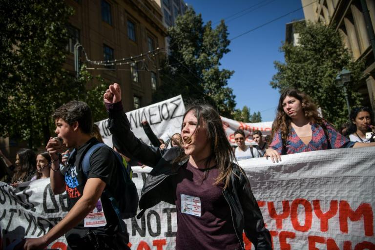 Επεισόδια στο μαθητικό συλλαλητήριο – Μολότοφ και χημικά