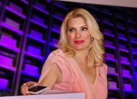 Ελένη Μενεγάκη: “Βουνό” από παπούτσια στο καμαρίνι της (pic)