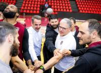 Κυριάκος Μητσοτάκης: Έπαιξε και μπάσκετ στη Λήμνο (pics)