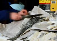 Πώς να ξαλμυρίσω γρήγορα τον μπακαλιάρο Πώς να ξαλμυρίσω γρήγορα τον μπακαλιάρο
