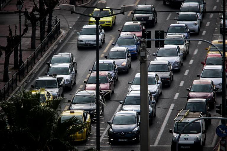 Κίνηση: Μποτιλιάρισμα στους κεντρικούς δρόμους της πόλης