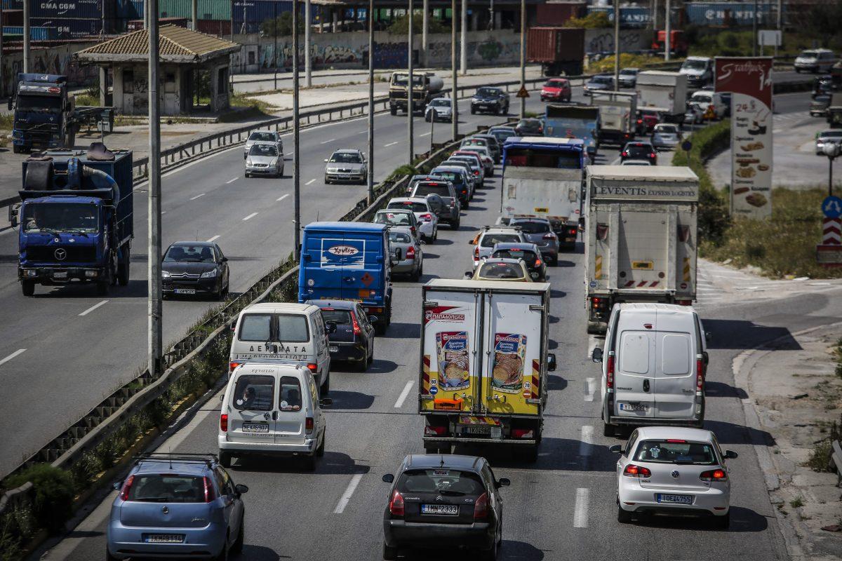 Κίνηση στους δρόμους: Μποτιλιάρισμα 23 χιλιομέτρων στον Κηφισό – Σημειωτόν τα αυτοκίνητα από την Κηφισιά έως τον Πειραιά