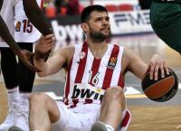 Κώστας Παπανικολάου: Αποχώρησε τραυματίας από το παρκέ – Αγωνία στον Ολυμπιακό [pic&vid]