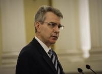 Δήμος Πατρέων: Ανήρτησαν πανό κατά του “ανεπιθύμητου” Αμερικανού πρέσβη