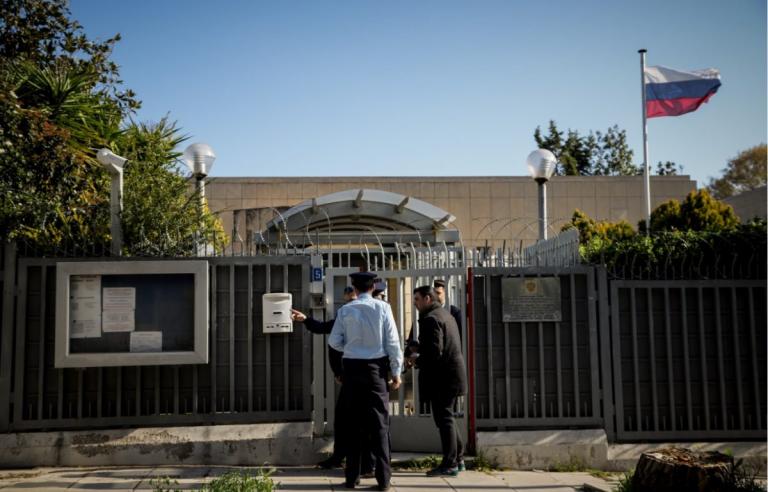 Χειροβομβίδα ρωσικό προξενείο: Έχουν καταγραφεί οι δράστες από κάμερες – Σε εξέλιξη οι έρευνες