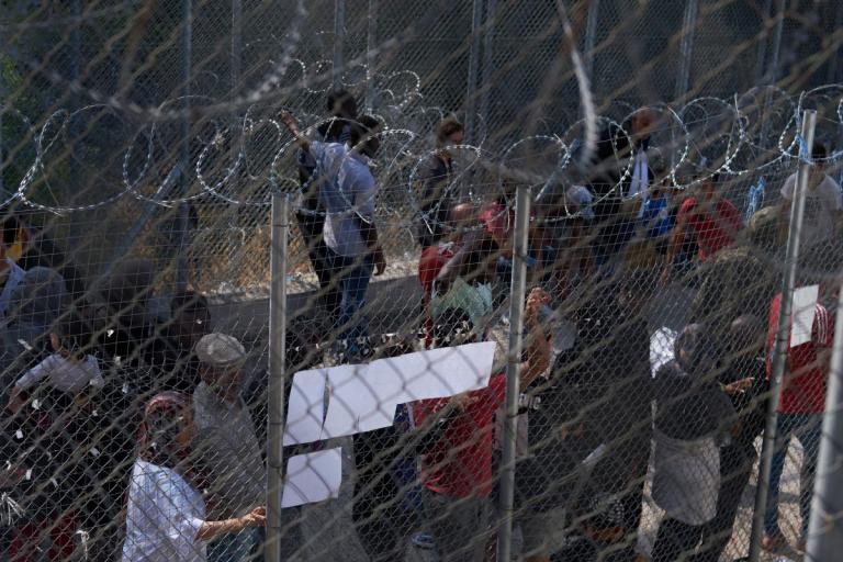 Σάμος: Δεκάδες προσαγωγές στο Κέντρο Υποδοχής και Ταυτοποίησης προσφύγων και μεταναστών