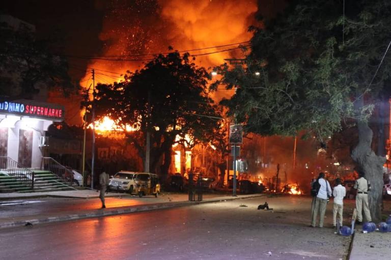 Σομαλία: Τουλάχιστον 25 νεκροί σε επίθεση ευρείας κλίμακας