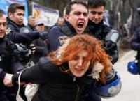 WomensDay: Η αστυνομία της Τουρκίας έκανε χρήση δακρυγόνων σε διαδήλωση γυναικών