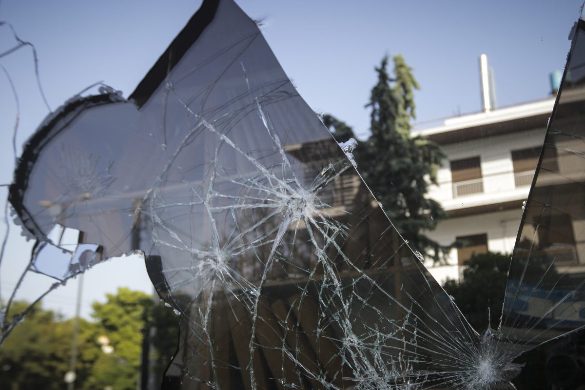Ταυτόχρονες επιθέσεις σε 13 σούπερ μάρκετ τα ξημερώματα (vid)