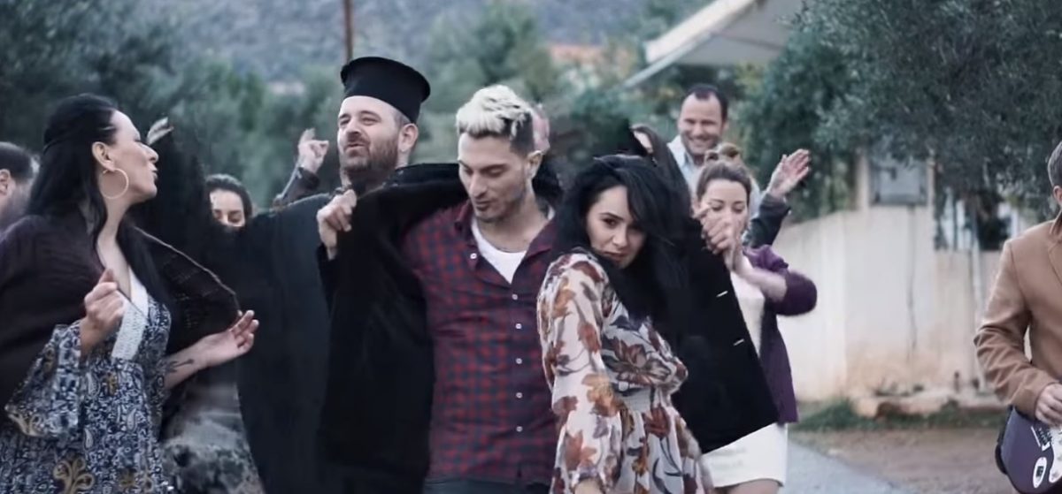 Τι έγινε Κωστάκη, σε γουστάρει η χωριάτισσα; Η ατάκα της Μπότση έγινε τραγούδι και τα σπάει (vid)