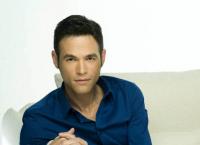 Ο Μένιος Φουρθιώτης “τα χώνει”: Απίστευτη ανάρτηση για τον Πέτρο Κωστόπουλο