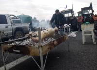 Κυριακή του Πάσχα 2019: Τι γιορτάζουμε – Τα έθιμα – Γιατί σουβλίζουμε