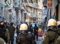 Επεισόδια στα Εξάρχεια: Επίθεση αντιεξουσιαστών με μολότοφ στα ΜΑΤ