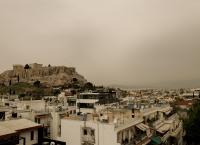 Καιρός: Η αφρικανική σκόνη σκεπάζει την Αθήνα (pics)