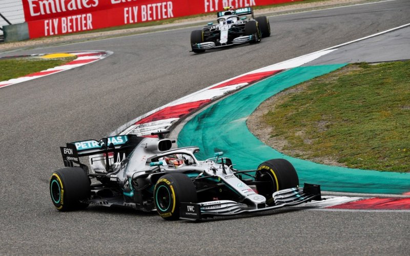 Formula 1: Ιστορικός νικητής στην Κίνα ο Χάμιλτον