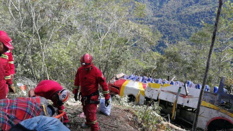Τραγωδία στη Βολιβία: 25 νεκροί από πτώση λεωφορείου σε χαράδρα