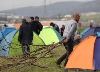 Διαβατά: Οι πρόσφυγες έστησαν νέο καταυλισμό – Άναψαν φωτιές (vid)