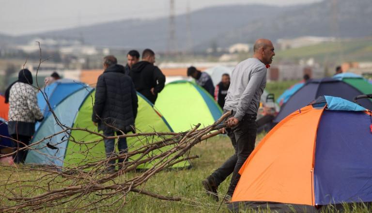 Διαβατά: Οι πρόσφυγες έστησαν νέο καταυλισμό – Άναψαν φωτιές (vid)
