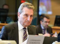 Γκίντερ Έτινγκερ: “Η συμφωνία των Πρεσπών είναι εξαιρετική, ο Τσίπρας είναι νικητής”