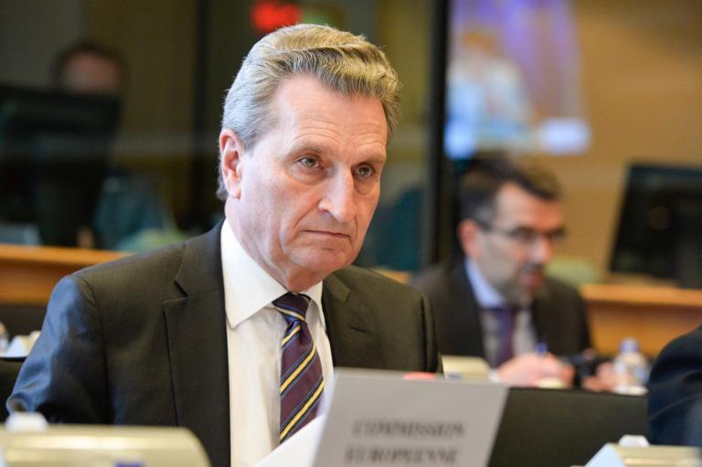 Γκίντερ Έτινγκερ: “Η συμφωνία των Πρεσπών είναι εξαιρετική, ο Τσίπρας είναι νικητής”
