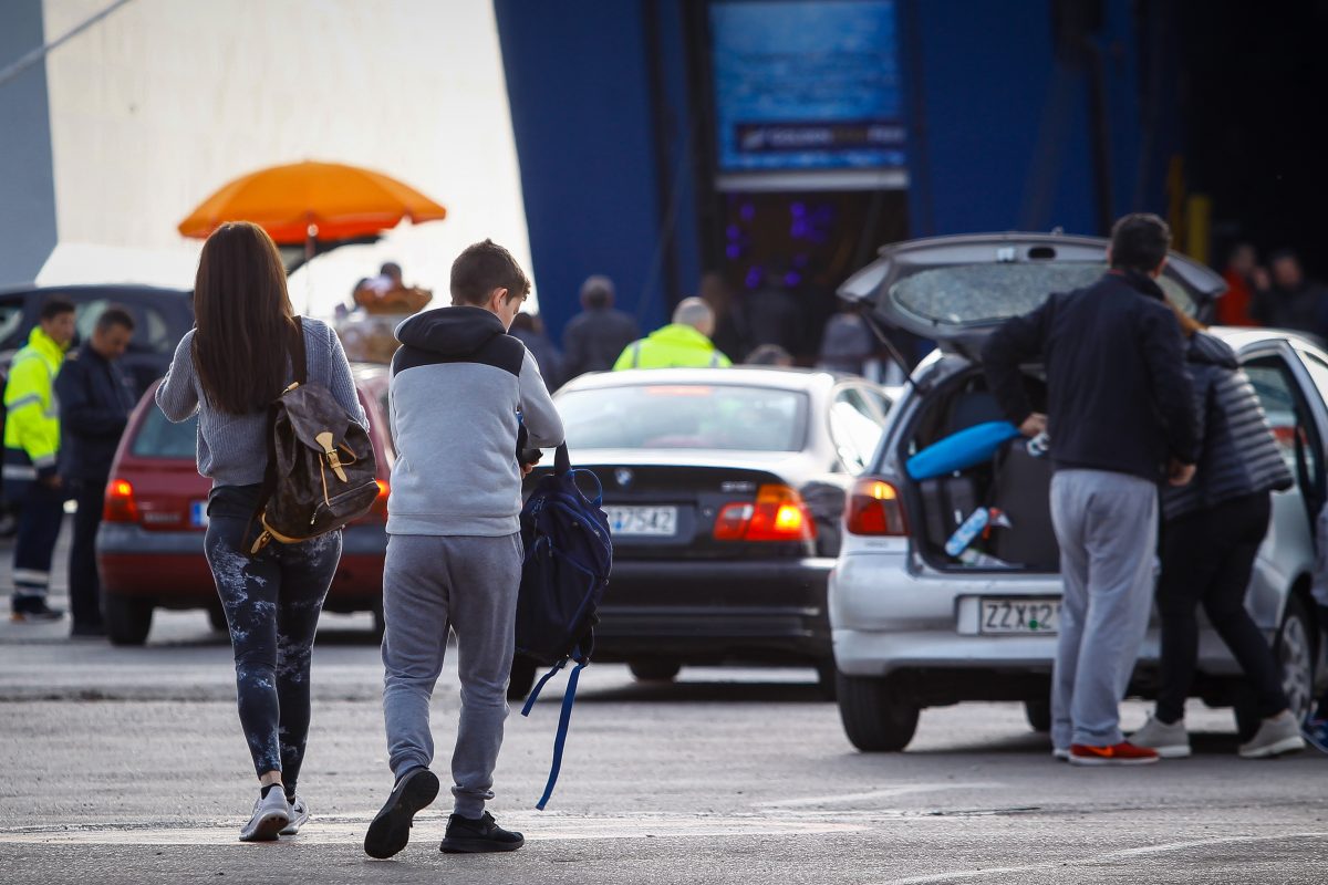 Πάσχα 2019: Αυξημένη κίνηση σε λιμάνια, ΚΤΕΛ και εθνικές οδούς (pics)
