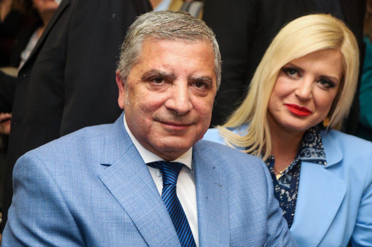 Πατούλης: Χαμός με εκλογικό του περίπτερο που κλείνει τον δρόμο στους τυφλούς