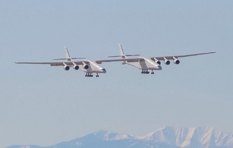 Stratolaunch: Tο μεγαλύτερο αεροπλάνο στον κόσμο πέταξε για πρώτη φορά