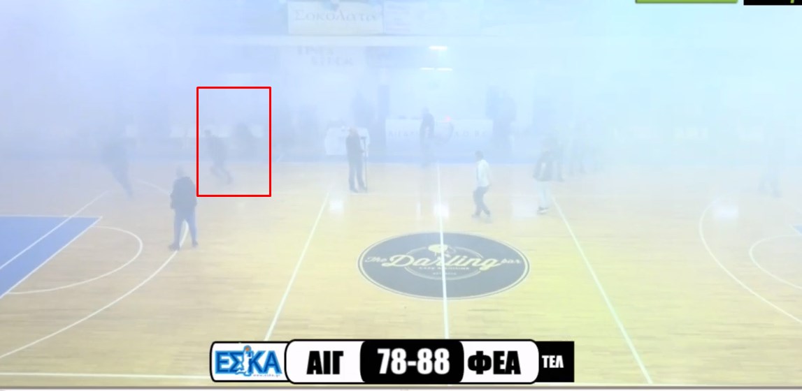 Μπάσκετ: Οπαδός του Αιγάλεω έκλεψε την κούπα πριν την απονομή (vid)
